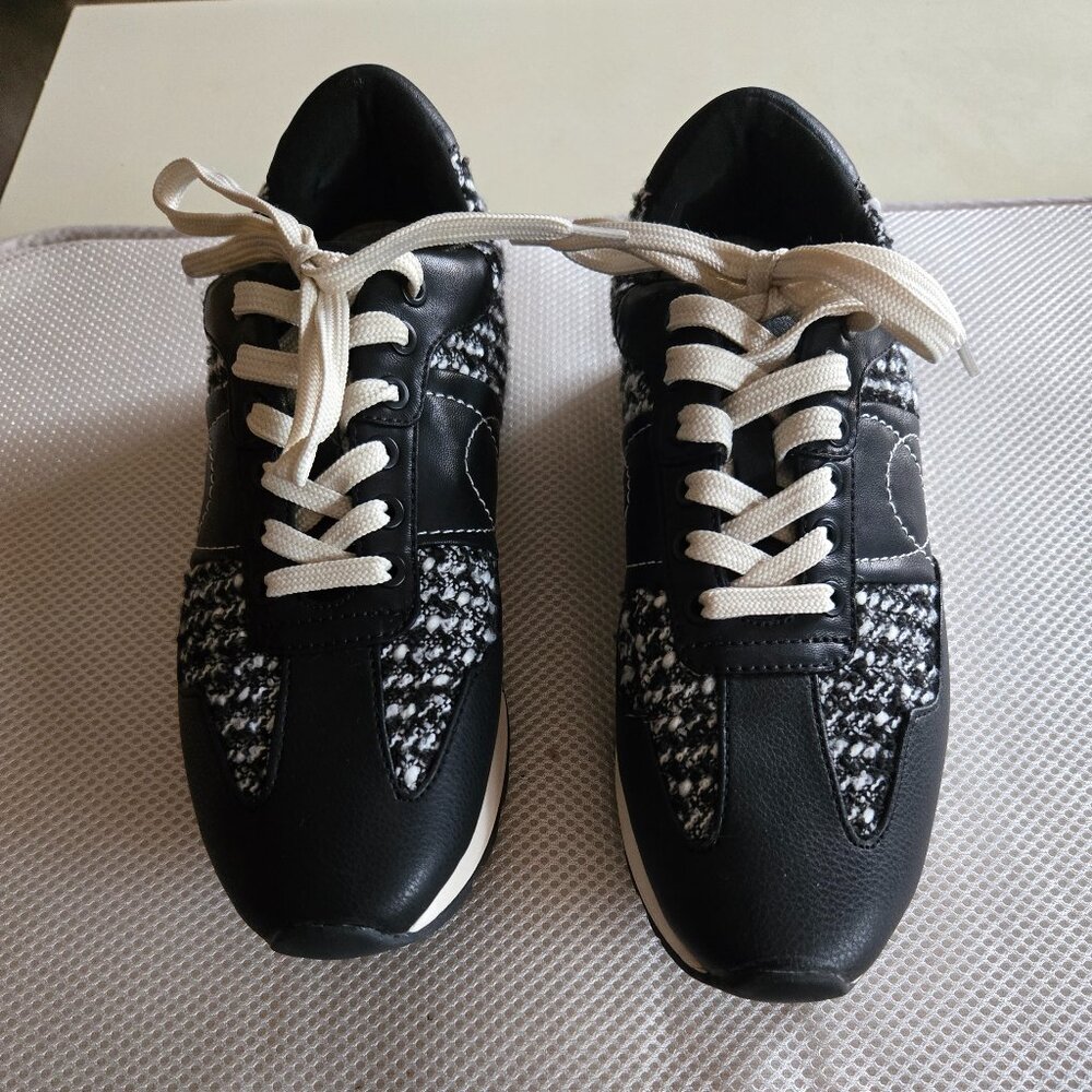 Baretraps 7.5 black & white with tweed accents, like new